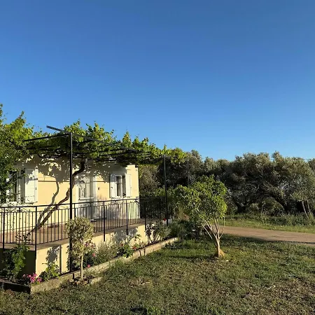 Lixouri Cottage *