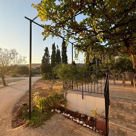 Lixouri Cottage *
